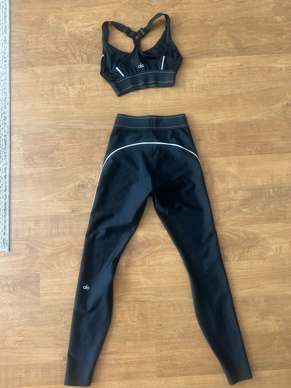 ALO Yoga Black Leggings and matching Sports Bra with White Side Piping - Picture 5 of 9